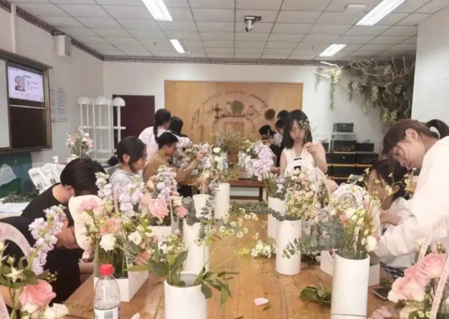 职校学习是他们确立工作方针培养工作荣誉感的关键时期