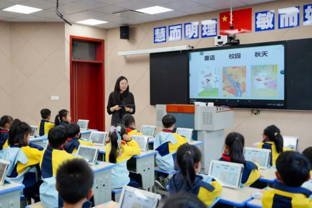 讲堂变得互动性明显增强大家的学习积极性也被充分调动起来了 讲堂变得互动性明显增强大家的学习积极性也被充分调动起来了