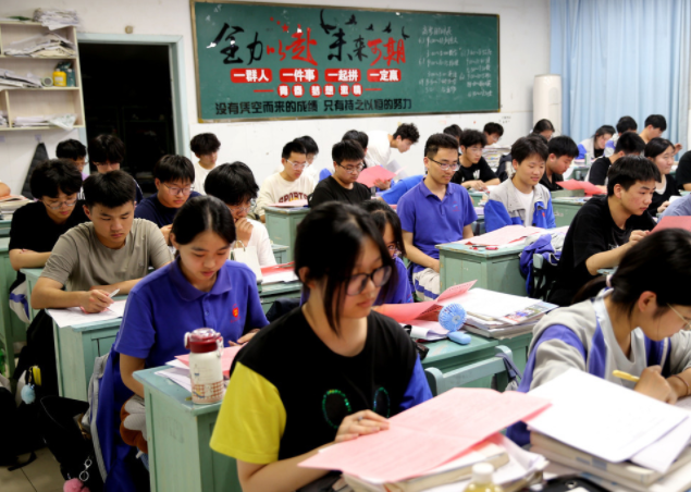 全部为了学生进一步触碰和感知到教师群体的价值追求和精力高度