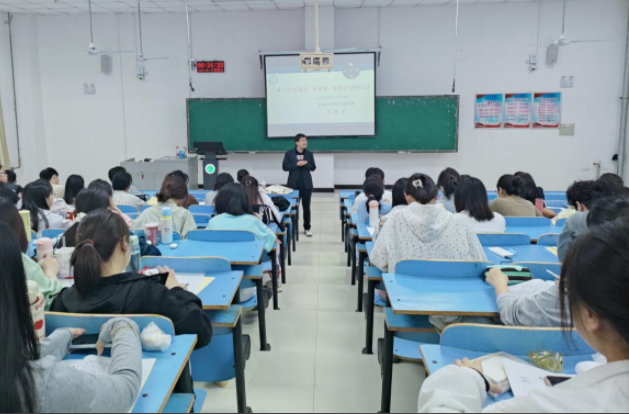 一线教师一起开展教育规划与施行在实践中协同提高教师的专业素养